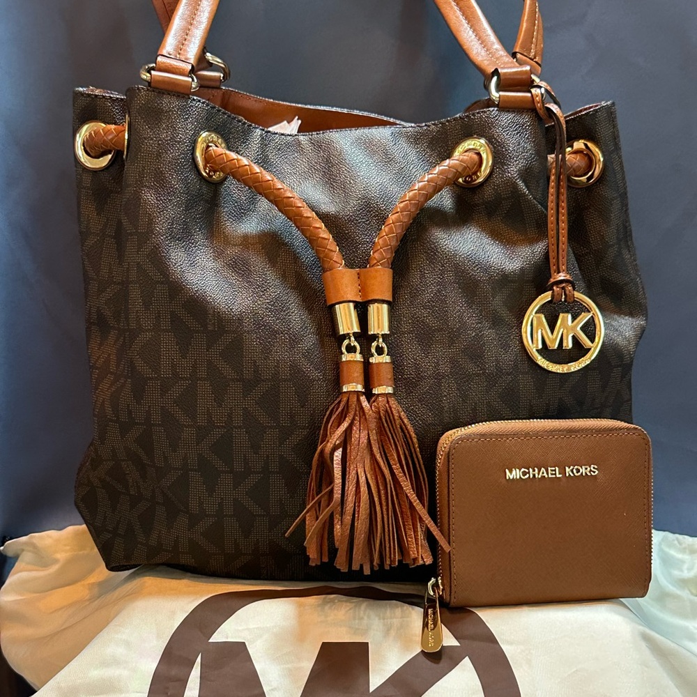 👜 Michael Kors Jet Set Drawstring Tote + Matching Wallet